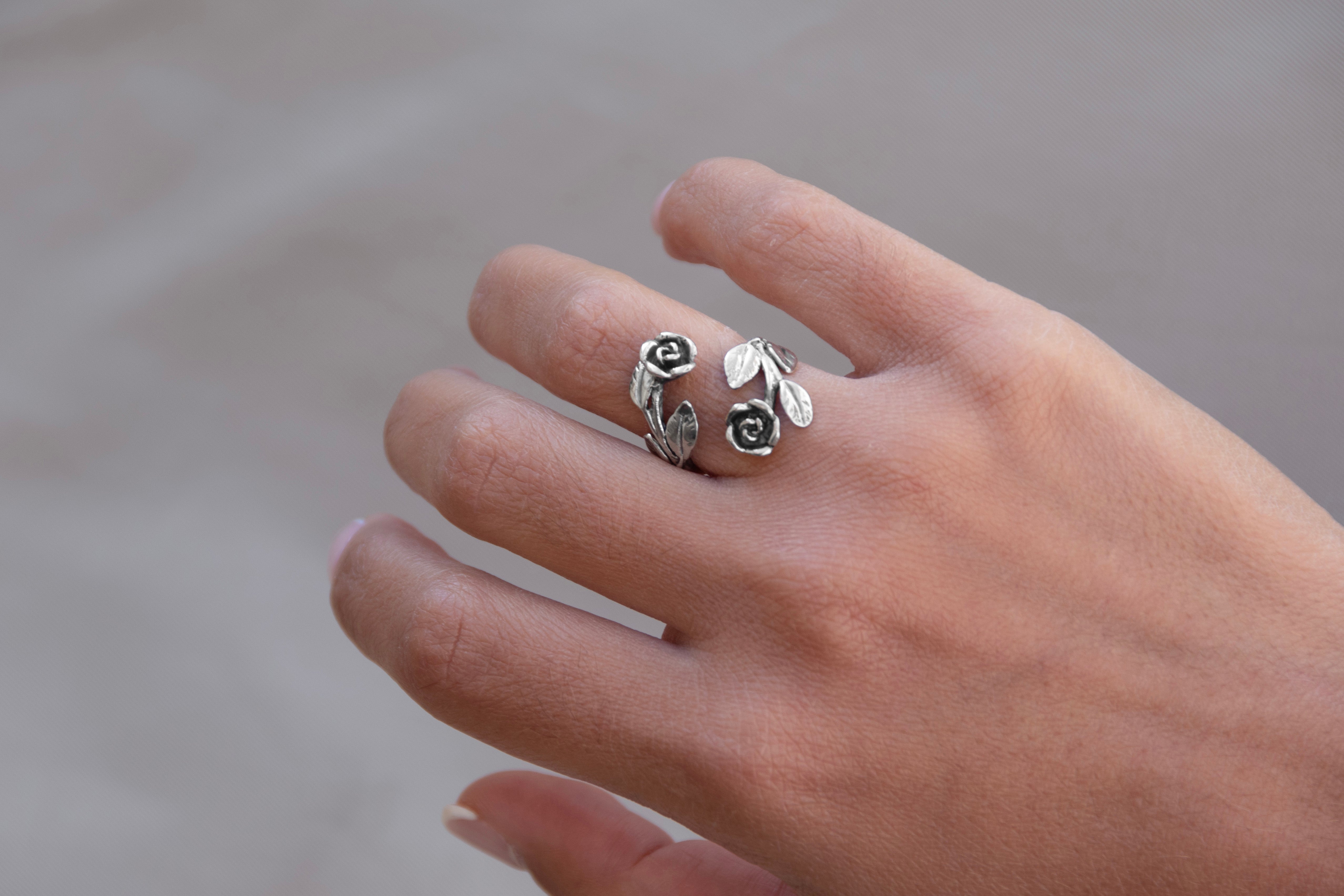 Anillo doble de rosas negras