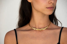 Load image into Gallery viewer, Rigid Daisy Necklace
